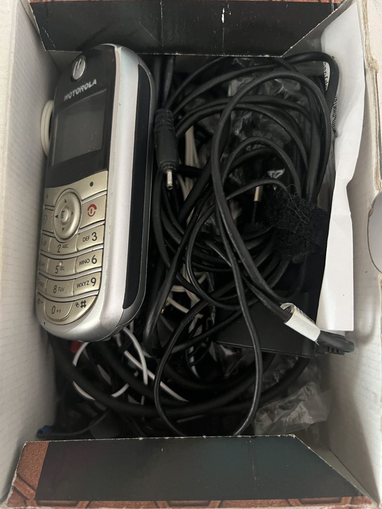 Motorola W 208, в добро състояние