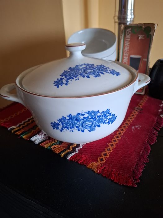 Порцеланов супник