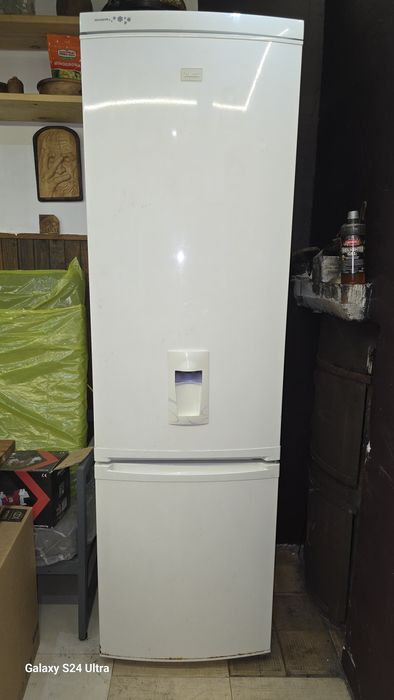 Продавам хладилник с фризер ZANUSSI