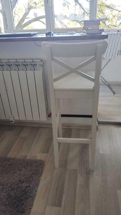 vând 2 scaune de bar model Ikea