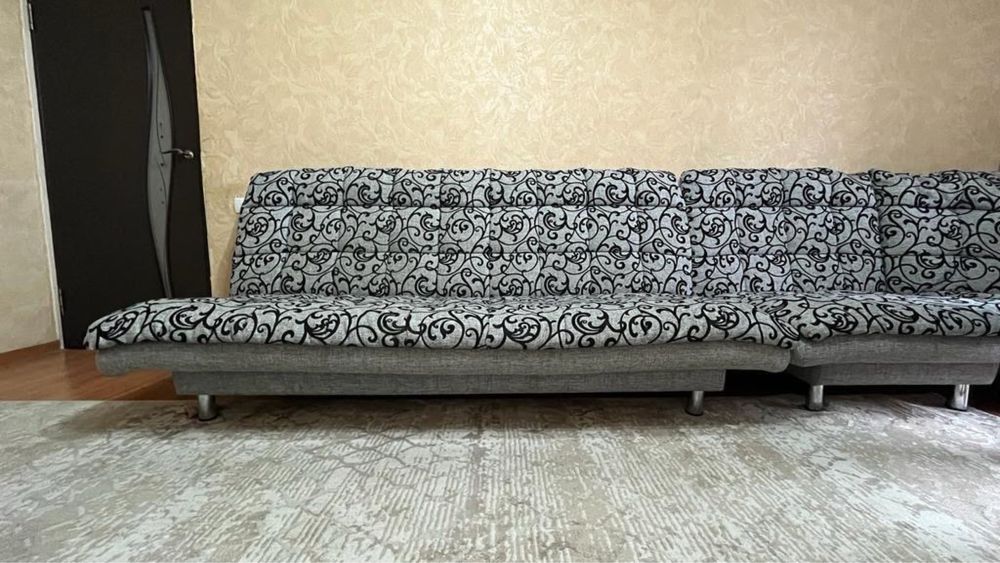 Продам угловой диван, раскладной.