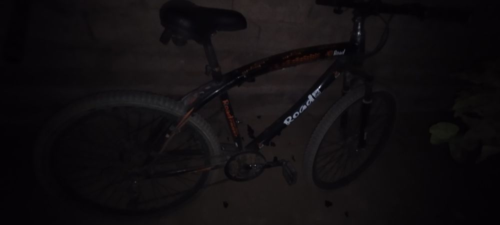 Velosiped sotiladi pakrushkalari butun yuradi