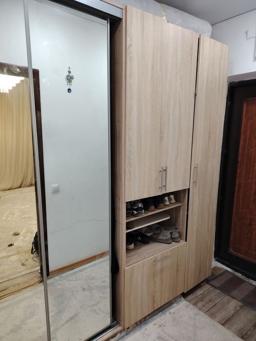 Шкаф в прихожая в коридор
