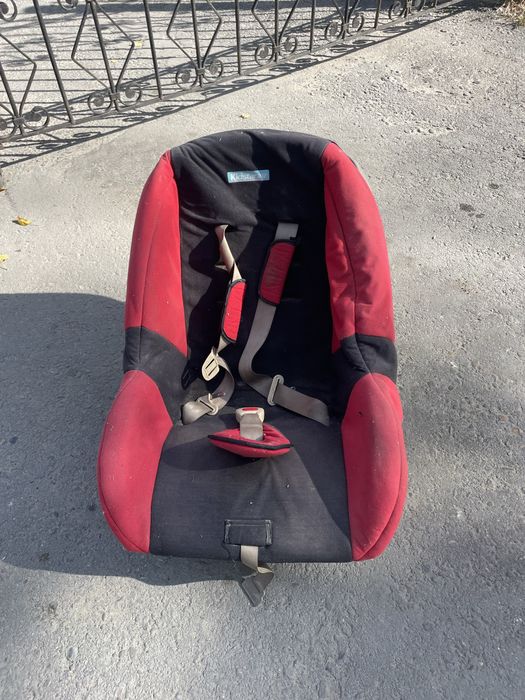 Продам детское кресло на автомобиль недорого