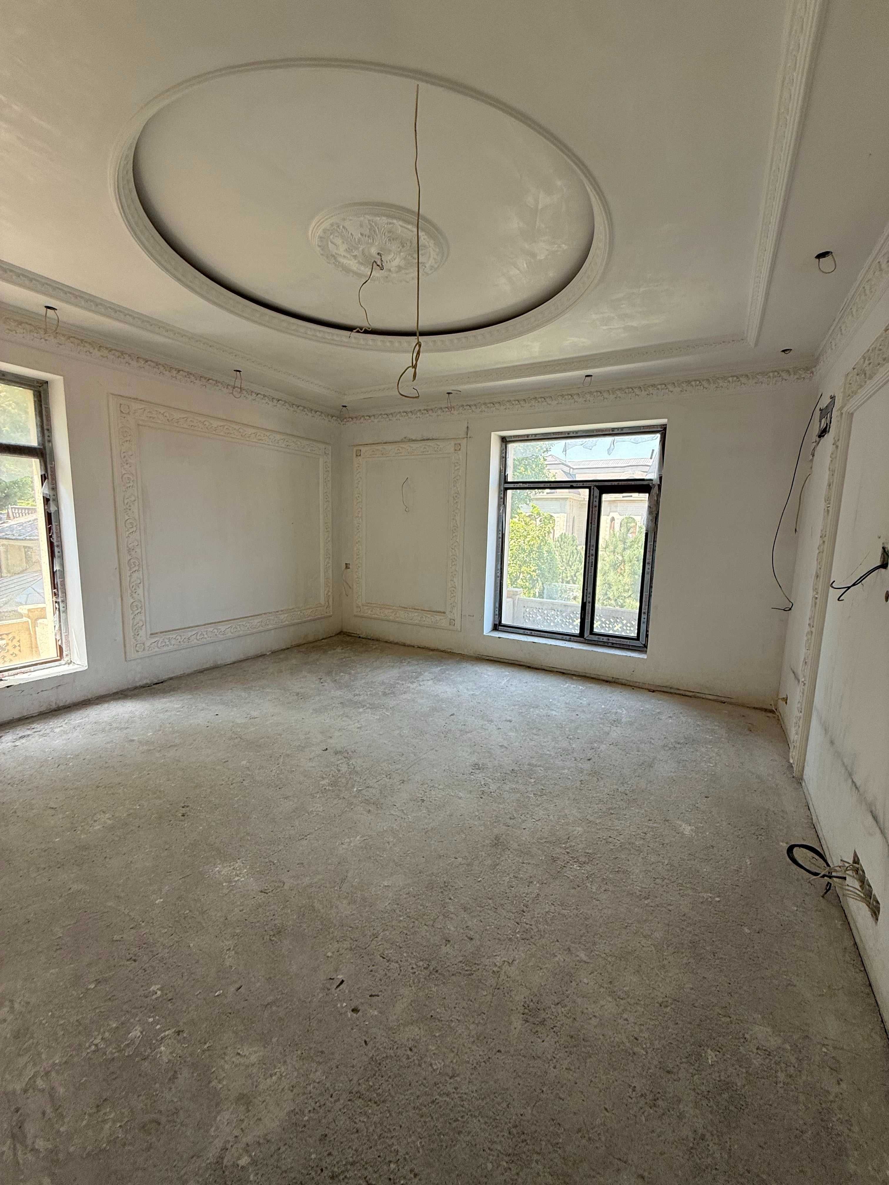 Продаётся просторная квартира 208 м² в 3-этажном доме (вторичка)