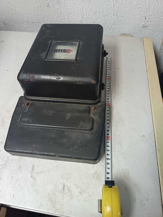 трифазен електромер