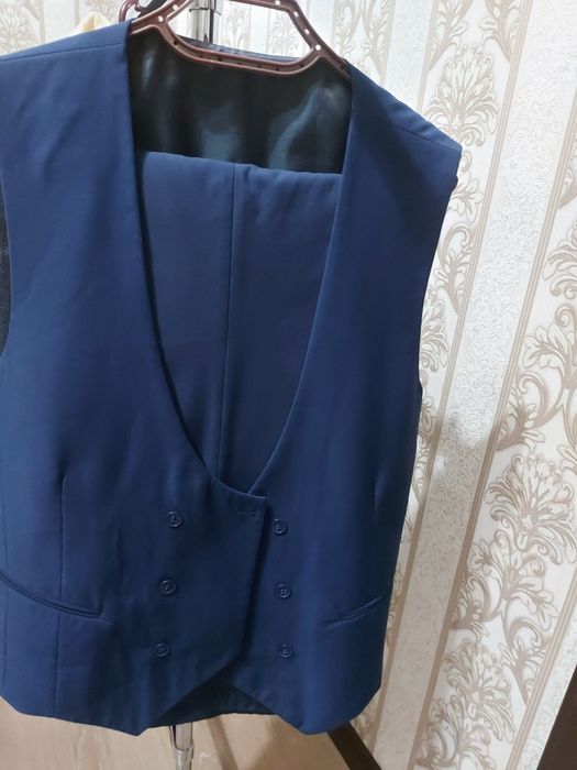 Костюм мужской тройка