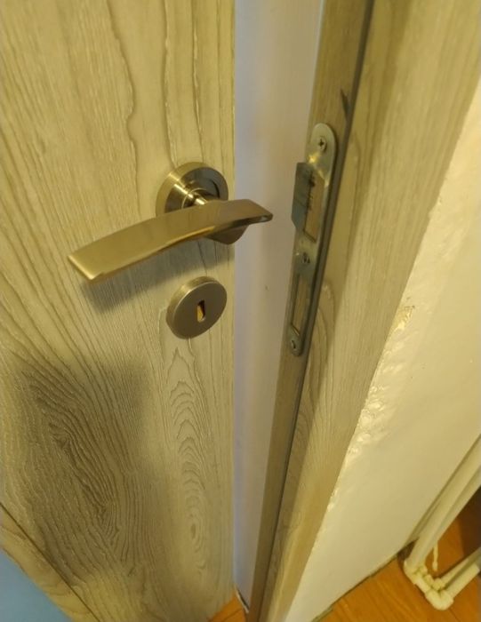 Usa de lemn interior