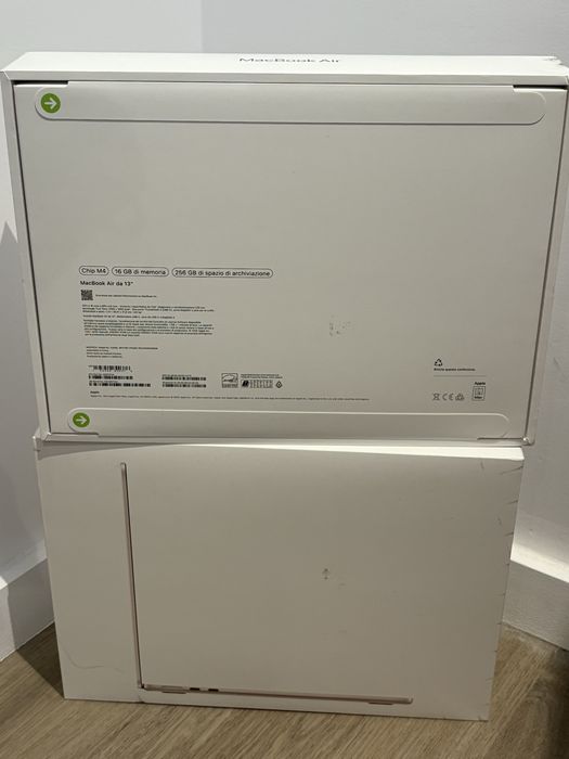Macbook air 13” M4, 256gb, starlight, sky blue, sigilat,transport ZERO