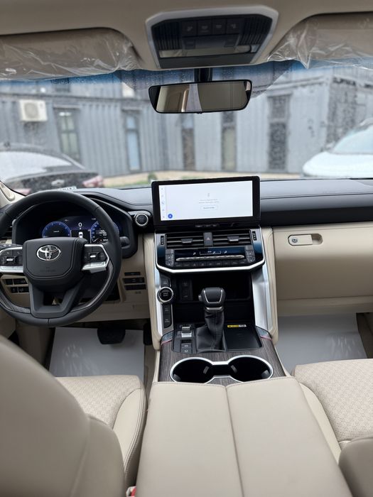 Toyota land cruiser 300