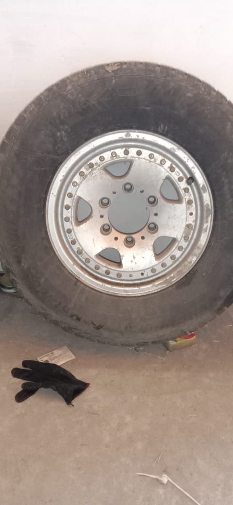 Продам шины 235/75 R 15 
[07.05, 15:22