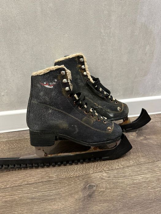 Продам коньки женские