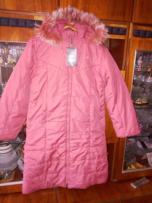 Куртка новая,капюшоном