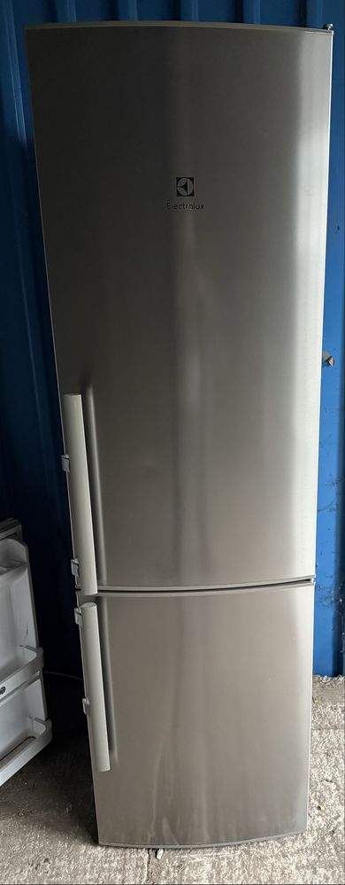 Vand Frigider Electrolux