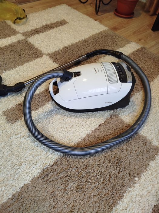 Прахосмукачка Miele s8340