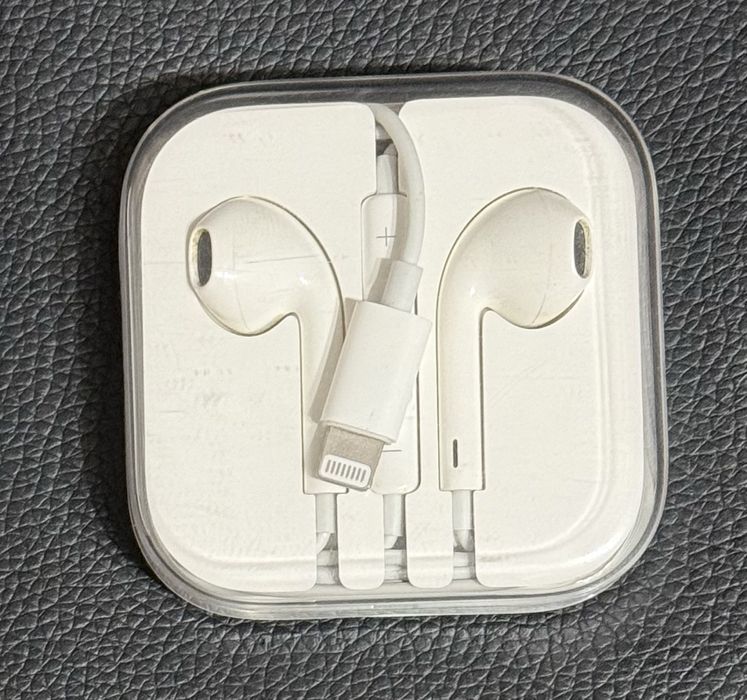 Слушалки с микрофон Apple - EarPods, Lightning Connector