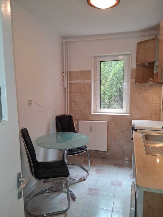 inchiriez apartament 2 camere