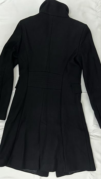 Приталеное пальто чёрное Zara