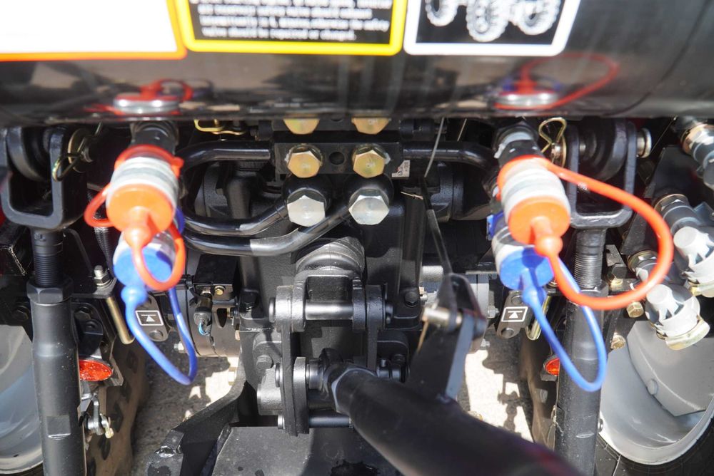 Tractor YTO NMF704C (70 CP / EURO 5) cu incarcator frontal si cupa