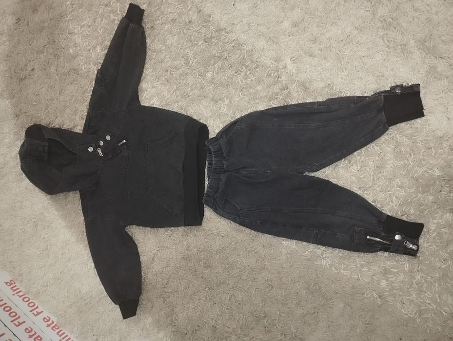 Продам детский джинсовый модный костюм