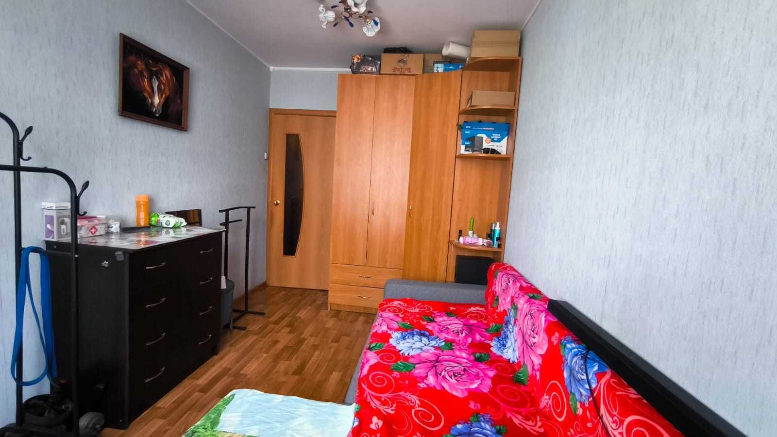 Продаю 2 ком квартиру в 4 мкр (р-н ТД Одежда)