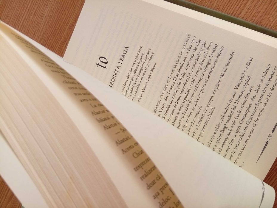 Cartea" Lanțul de aur" de Cassandra Clare