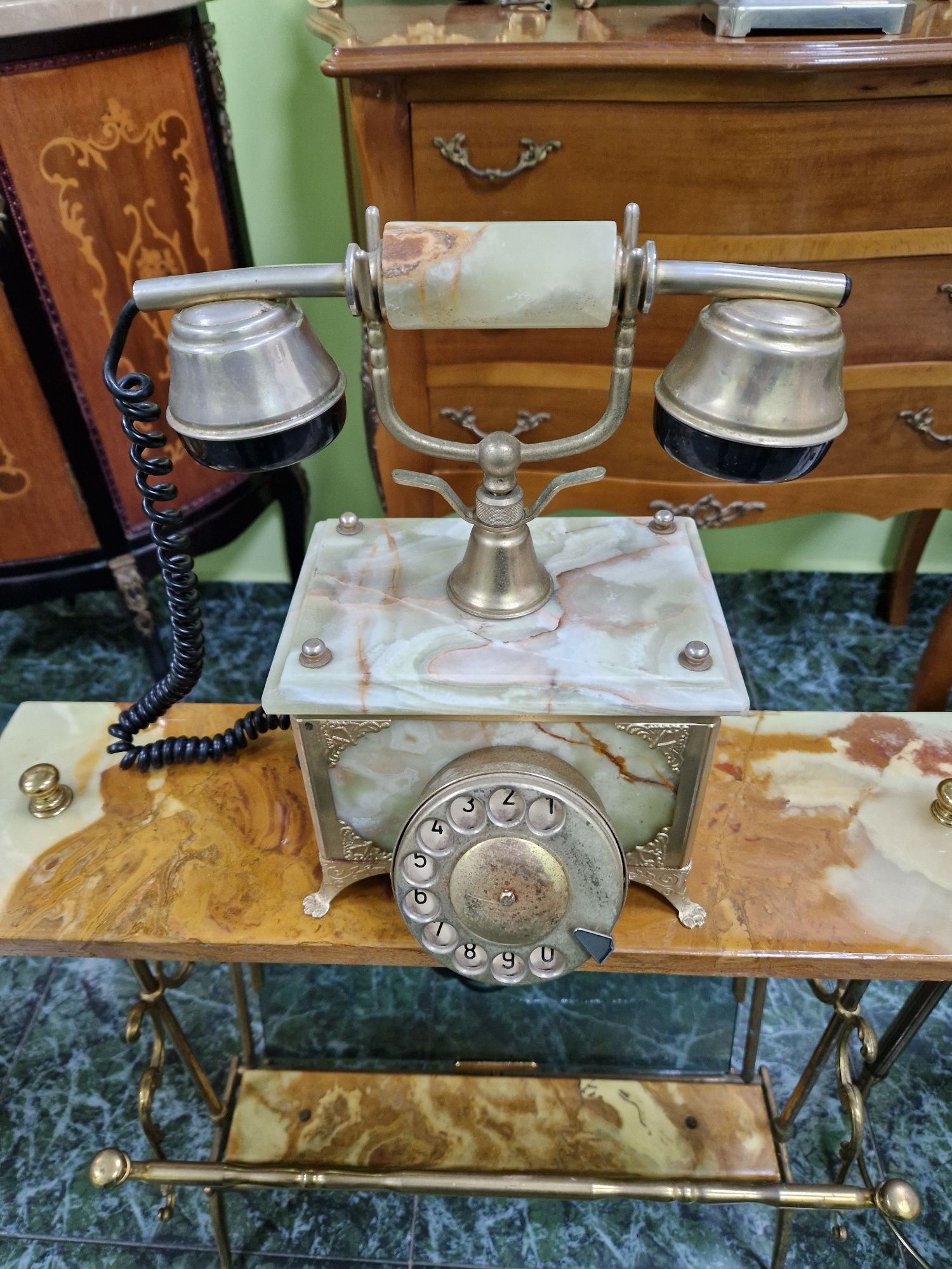 Страхотен антикварен немски телефон от оникс