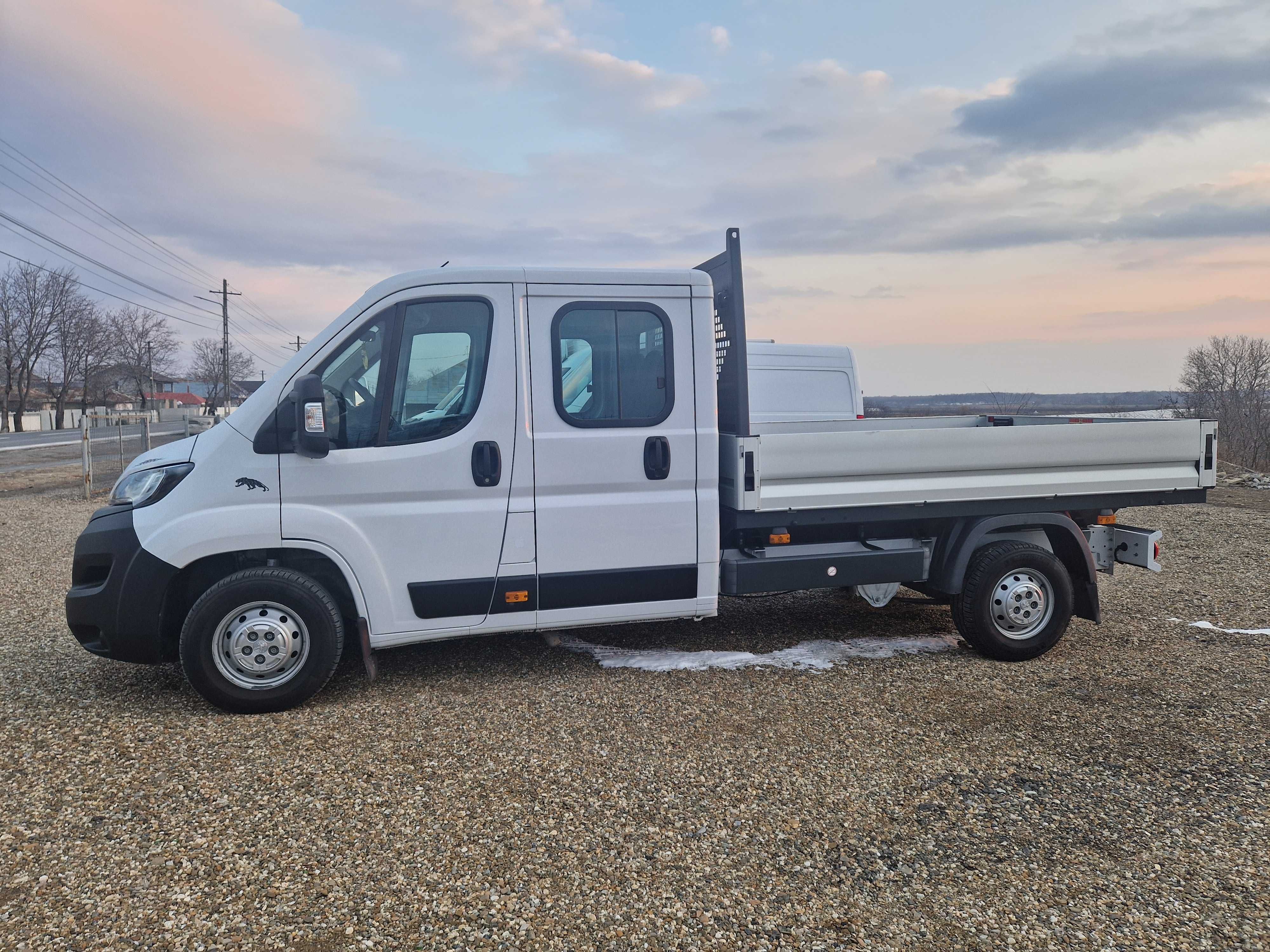 Peugeot Boxer cabină dublă Doka 7 locuri 12/2022