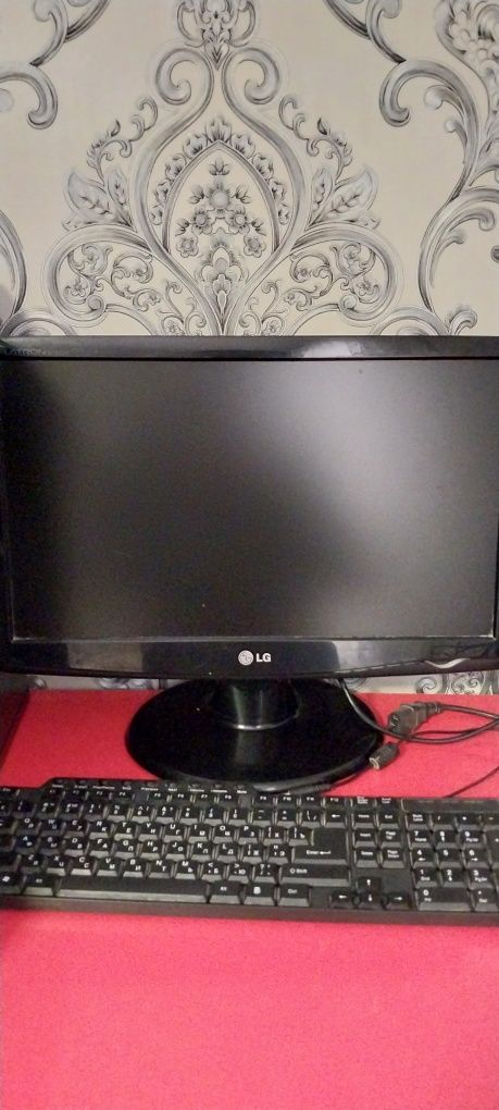 Стол компютери LG
