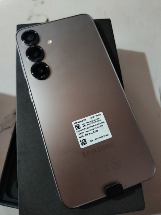 Срочно продам Самсунг S25