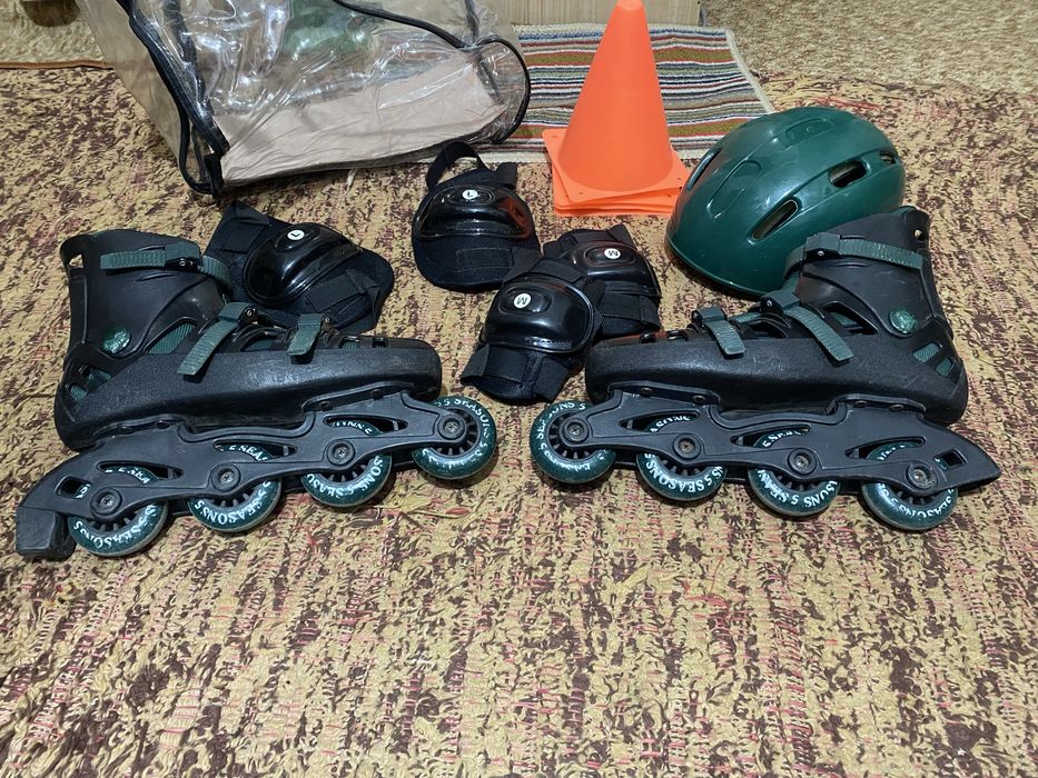 Ролери 25,5 см. стелка комплект наколенки каска