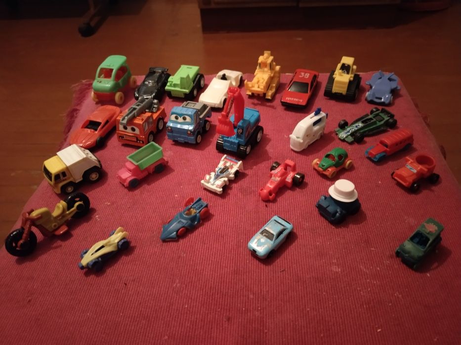 Нецки и Киндер сюрприз