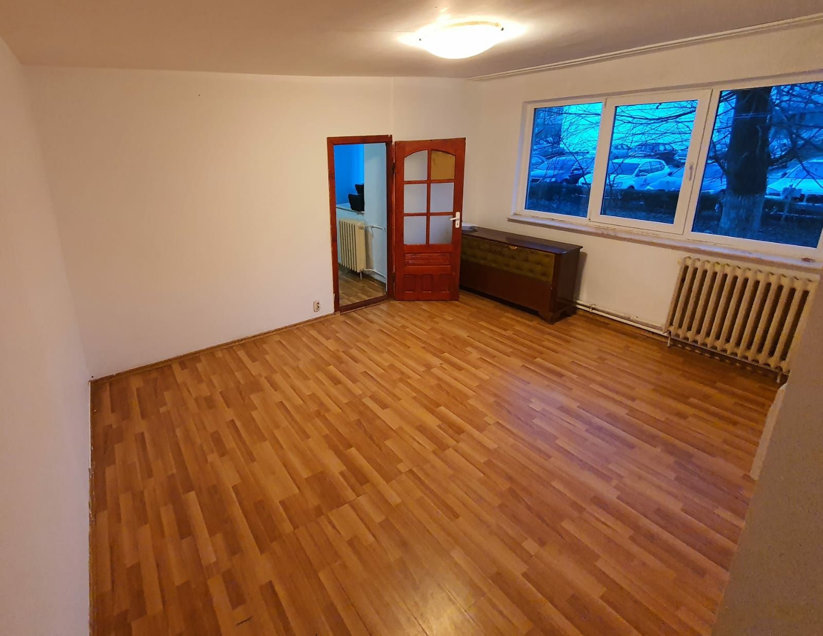 Închiriez apartament