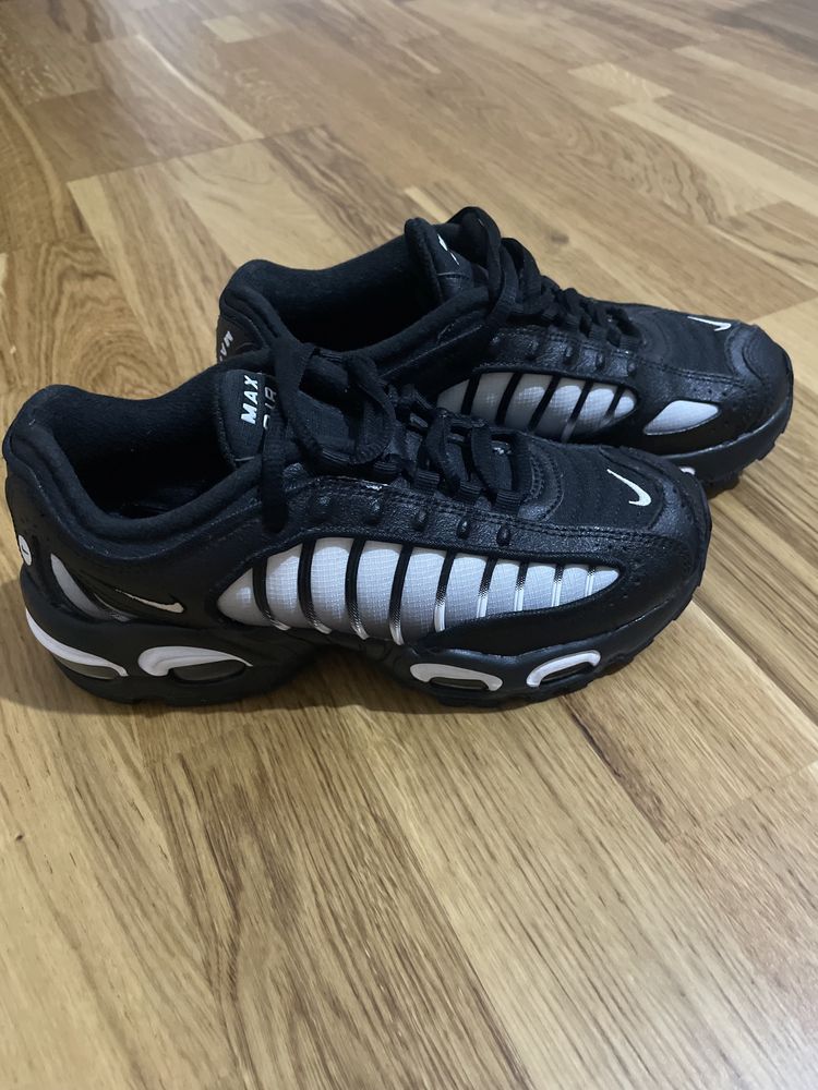 Nike Air Max Tailwind IV Black&White