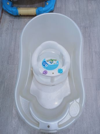 Ванночка и сиденье для купания малыша