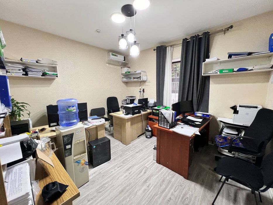 Продаю готовый офисная помещения под клиника в центре метро Айбек !