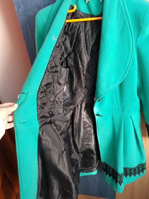 Palton damă verde cu dantela neagra , marime 40/42 , ca nou