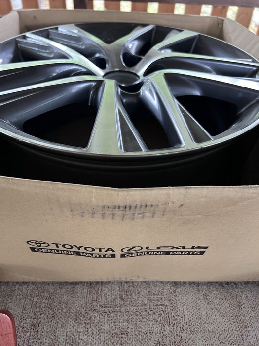Janta Lexus/Toyota pe 17 Noua-originala in cutie