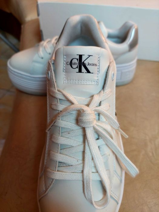 Adidasi albi, originali, noi Calvin Klein nr.39 - 26 cm talpa