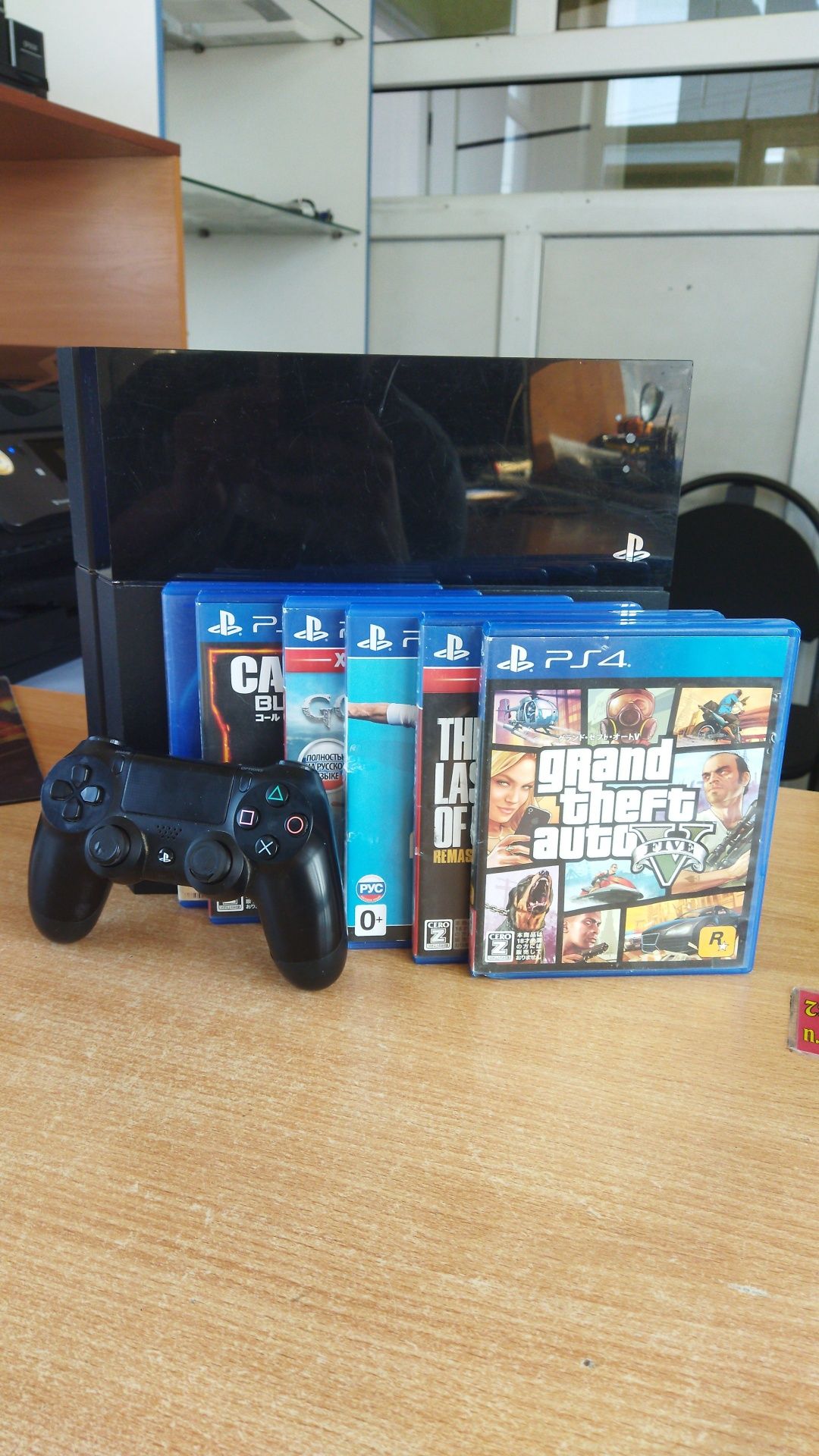 Продается PS4 в отличном состоянии