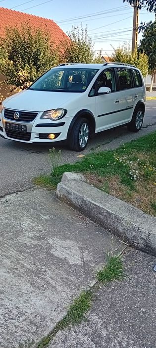 Vând Volkswagen Touran Cross (+Carte service)