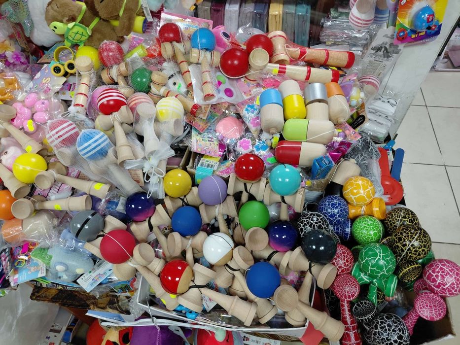 Kendama 70  lei .60 lei . 50 lei. 40 lei . Kendama . Doar ridicare din