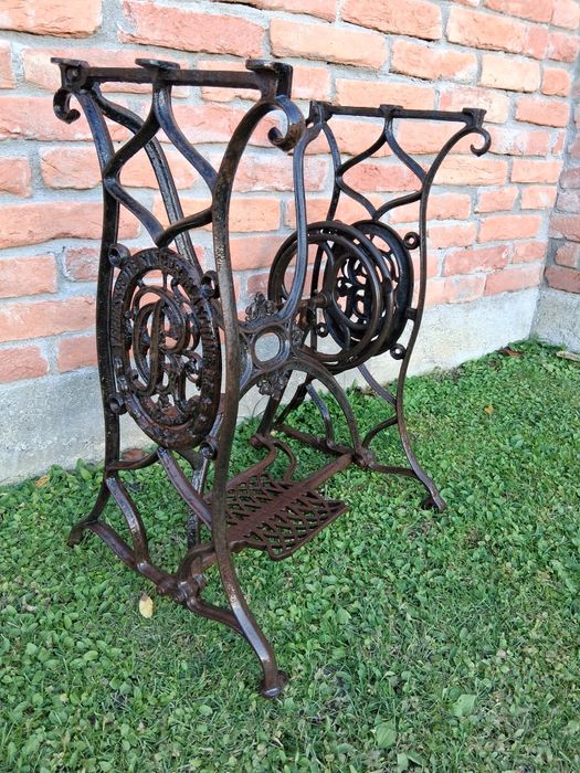 Vand picioare fonta Singer