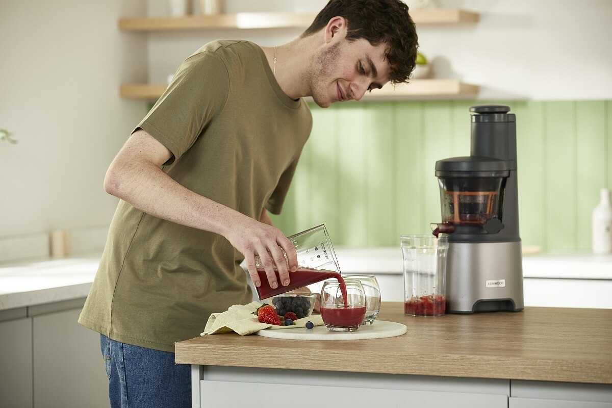 Шнековая соковыжималка  Sokvijimalka Kenwood JMP 85.000SI