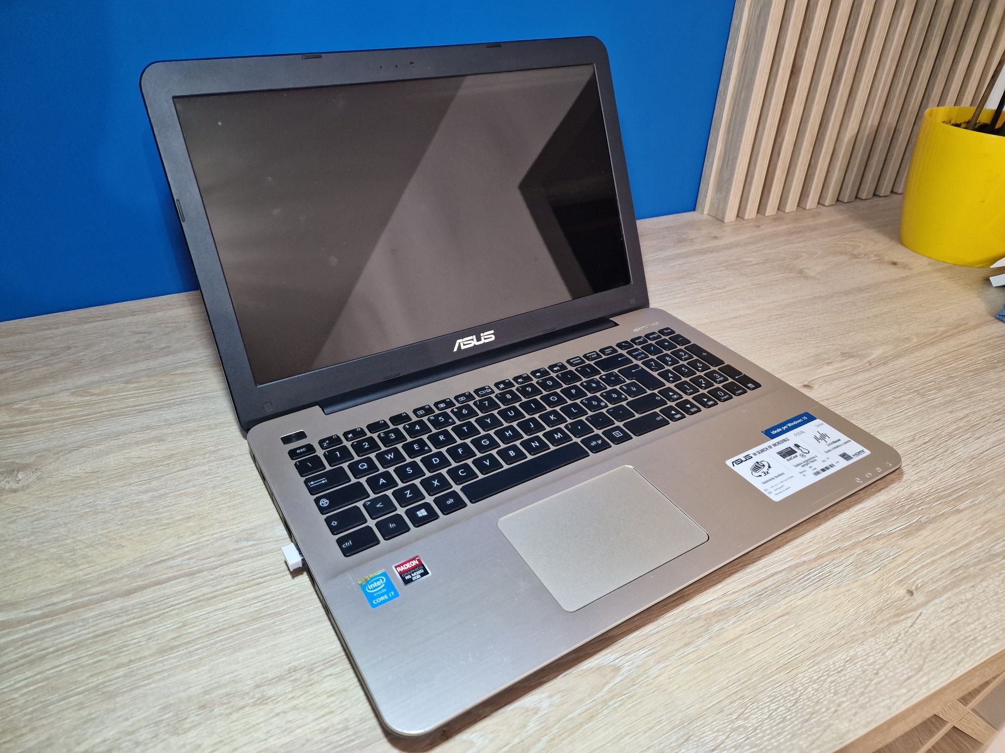 Laptop Asus i7 F555L