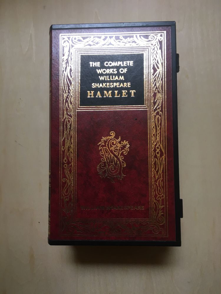 Bricheta muzicală Shakespeare Corona