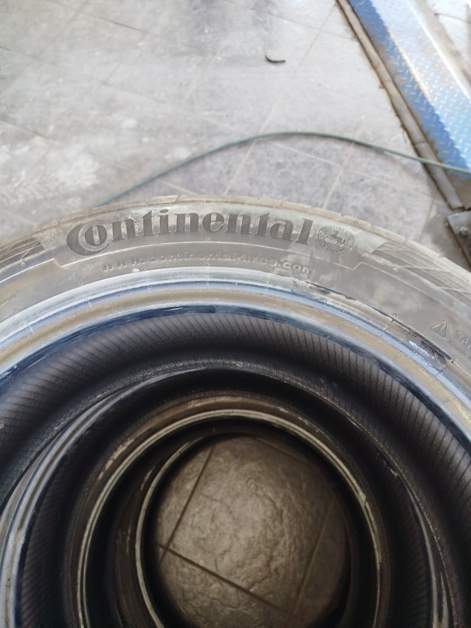 Continental235,50,18