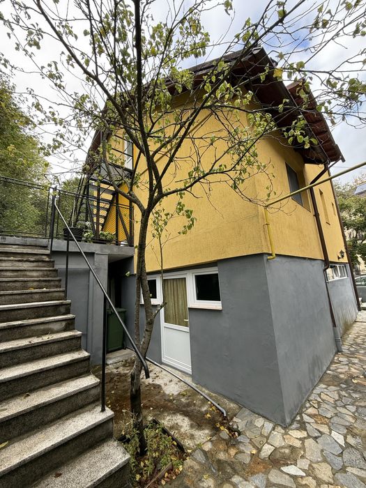 Casa in sinaia utilata/mobilata formata din 3 apartamente zona Furnica