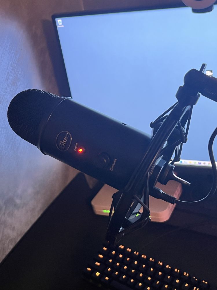 Микрофон Blue Yeti Blackout USB + Blue Radius III (Shockmount)