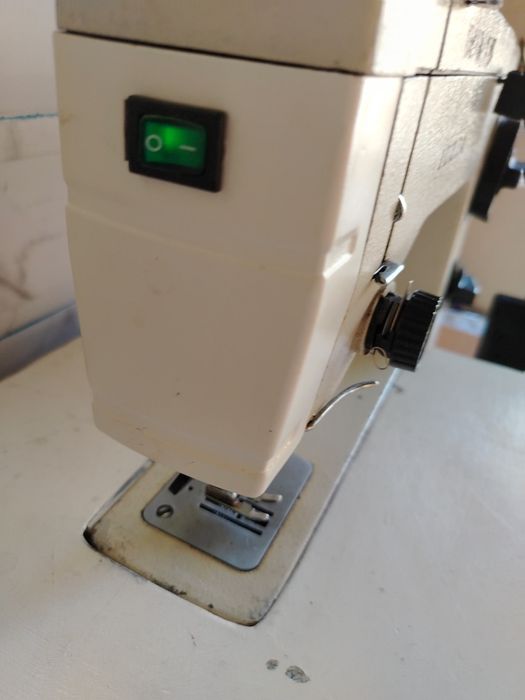 Mașină de cusut marca Iulia fabricată la Cugir